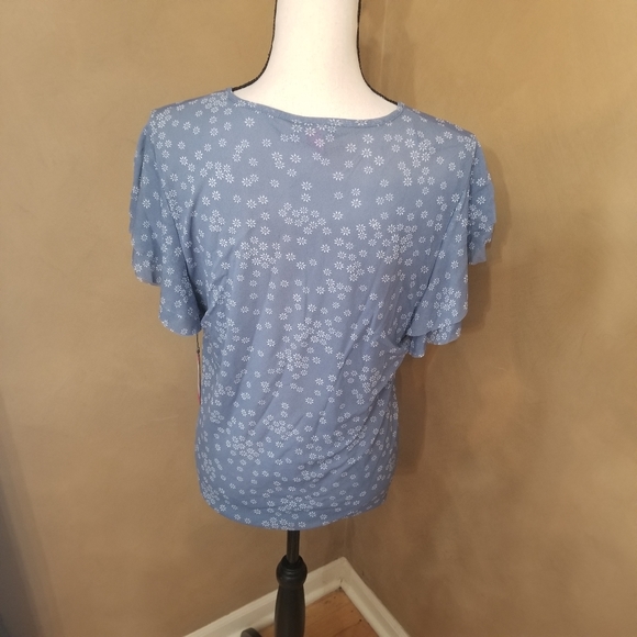 Vince Camuto Ditsy Floral Showers Top in XXL - Picture 2 of 7